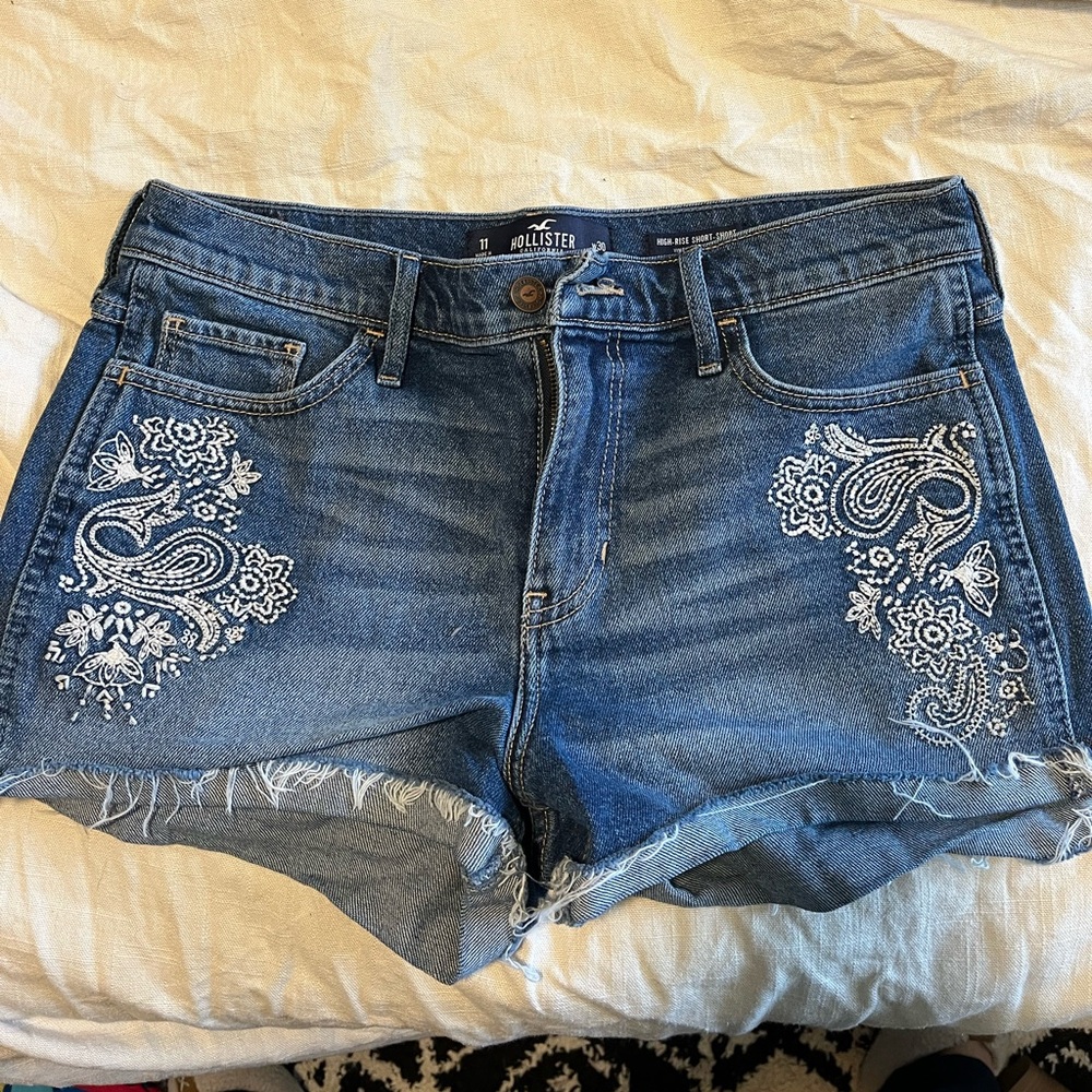 Hollister jean shorts with embroidery
